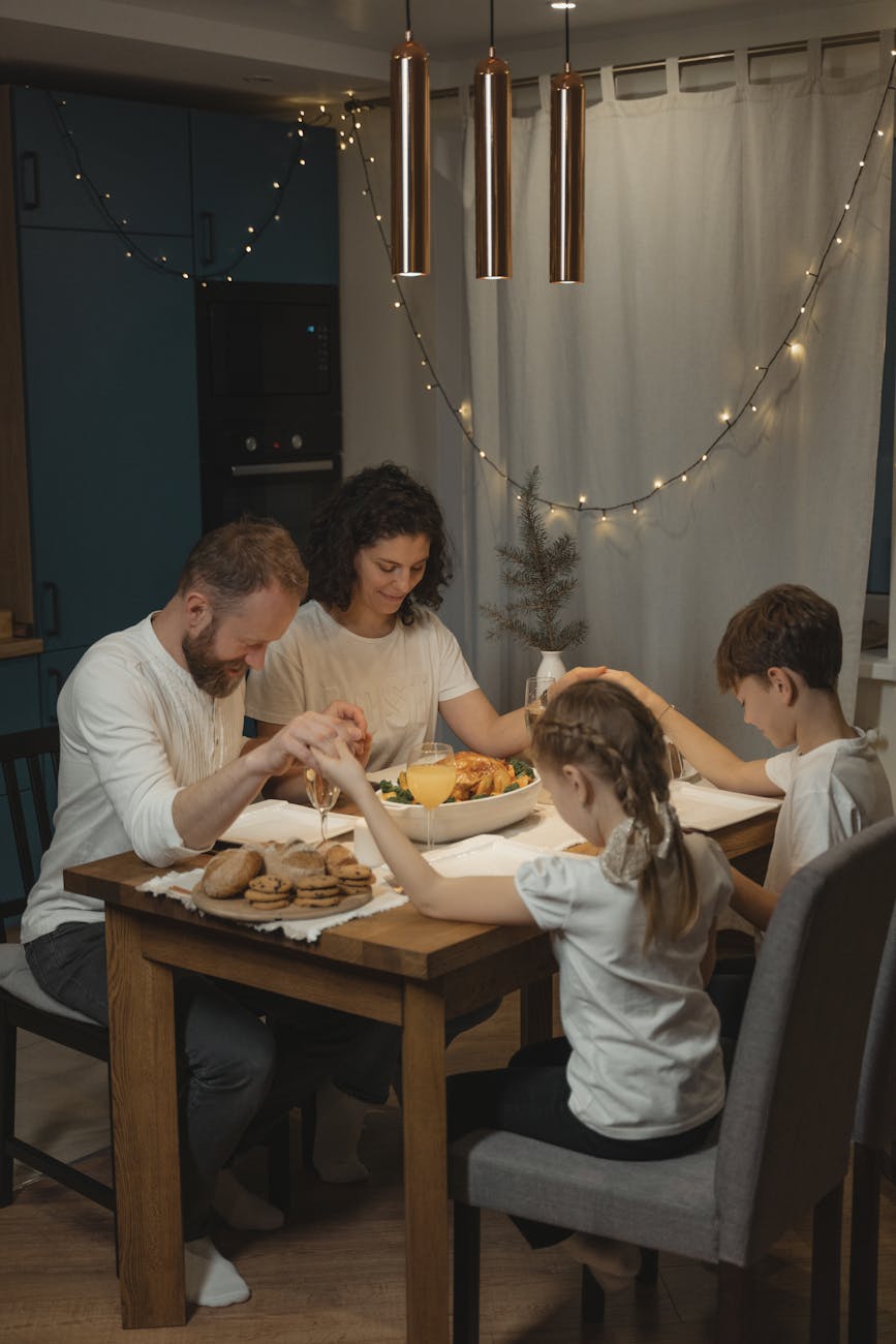 Envy vs. Kindness: Choosing Gratitude Over Comparison This Season
